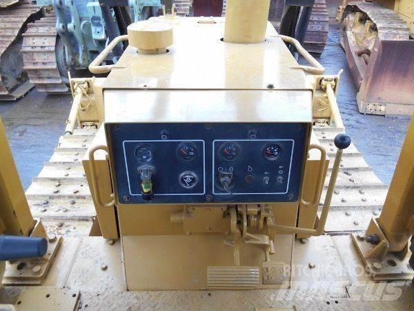 CAT D6G Buldožeri gusjeničari