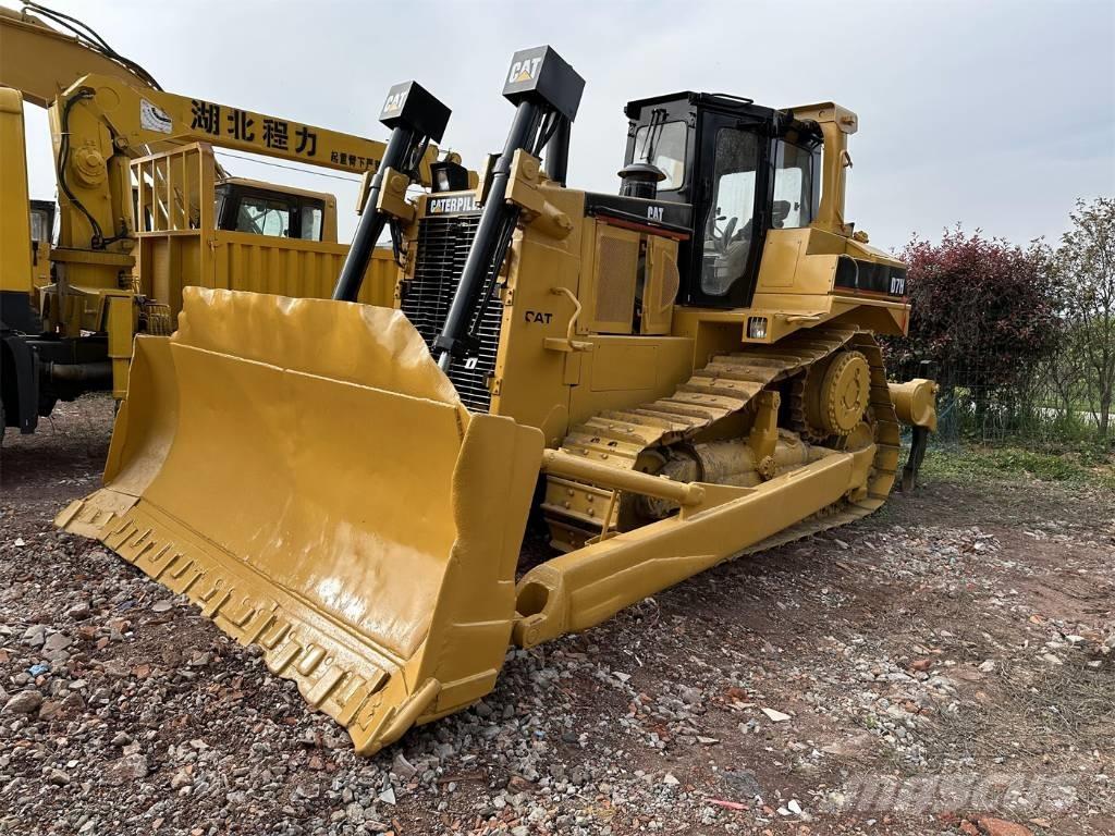 CAT D 7 H Buldožeri gusjeničari