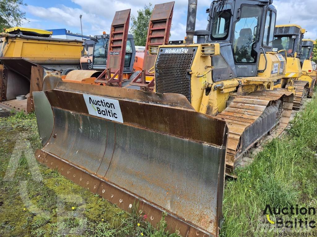 Komatsu D61EX-15 Buldožeri gusjeničari