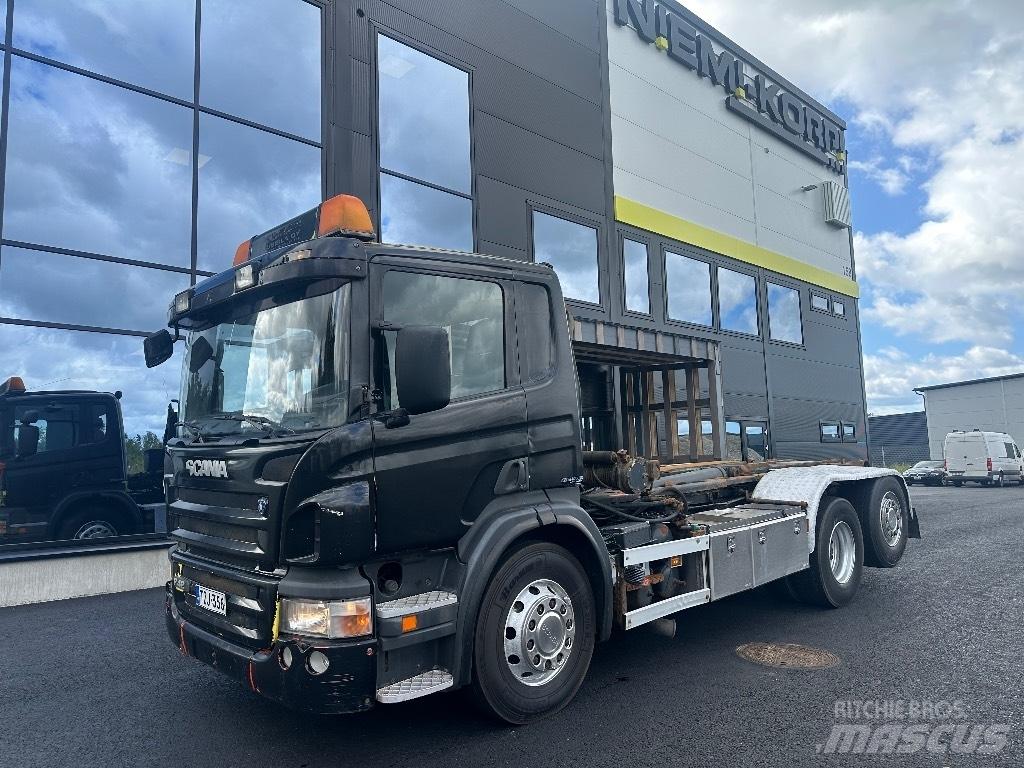Scania P420 6x2*4 Rol kiper kamioni s kukama za dizanje
