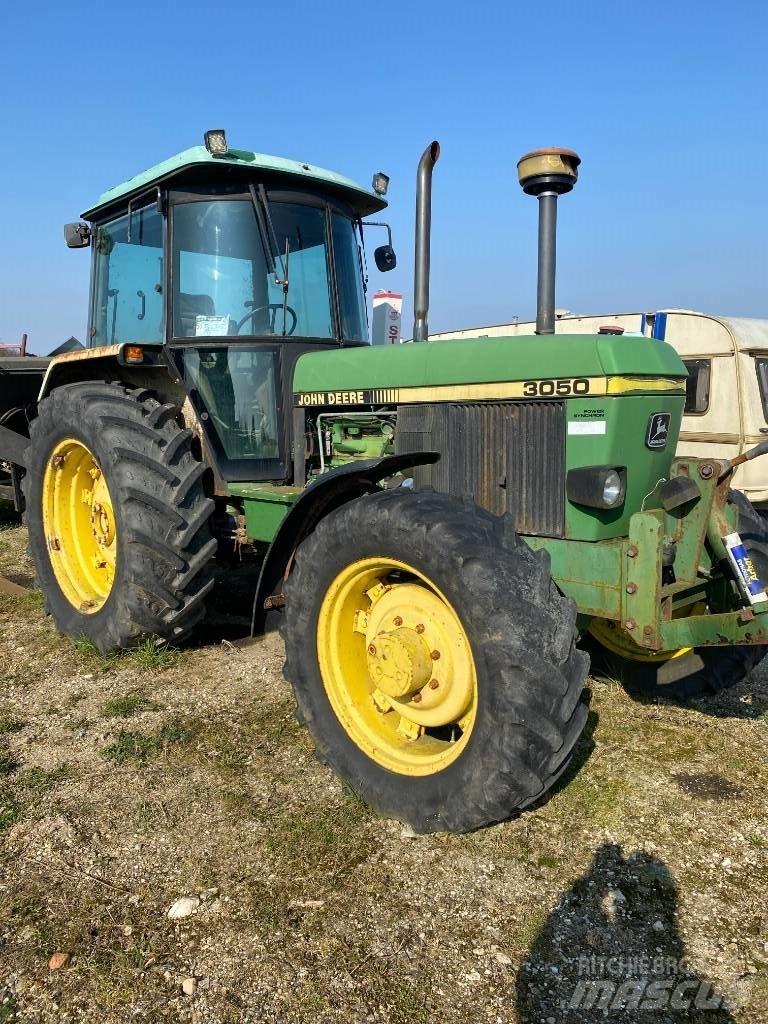 John Deere 3050 4WD Traktori