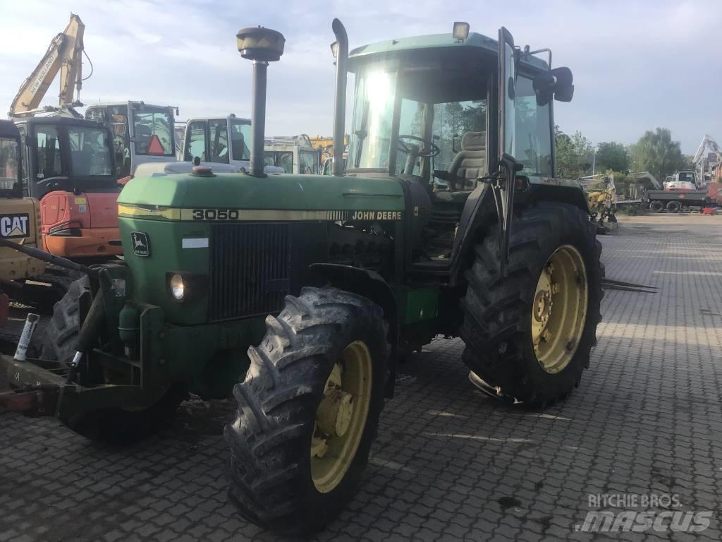 John Deere 3050 4WD Traktori