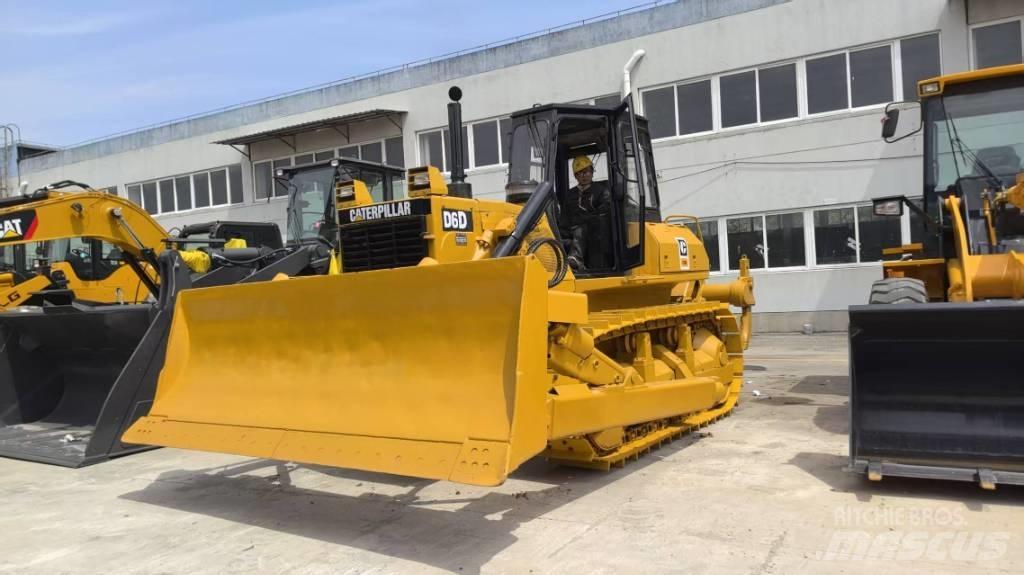 CAT D 6 D Buldožeri gusjeničari