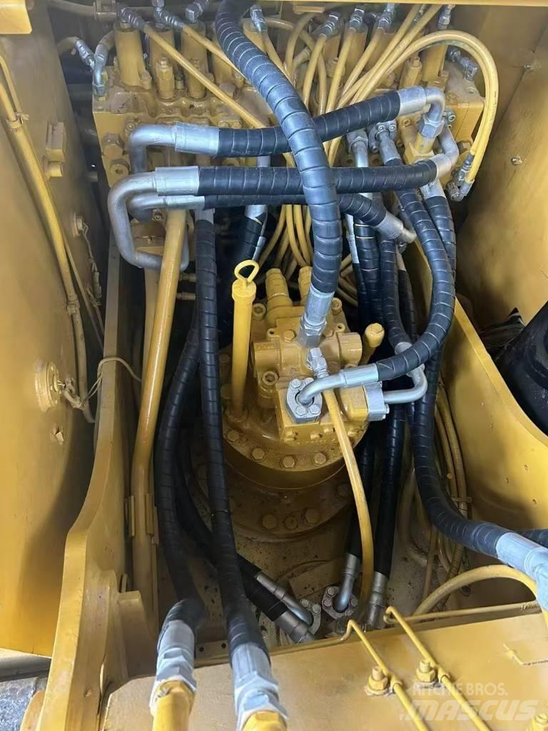 CAT 320 D2 Bageri gusjeničari