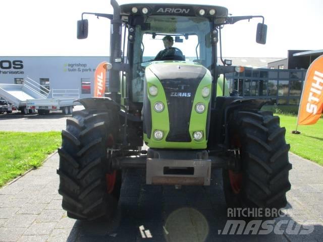 CLAAS Arion 520 Traktori