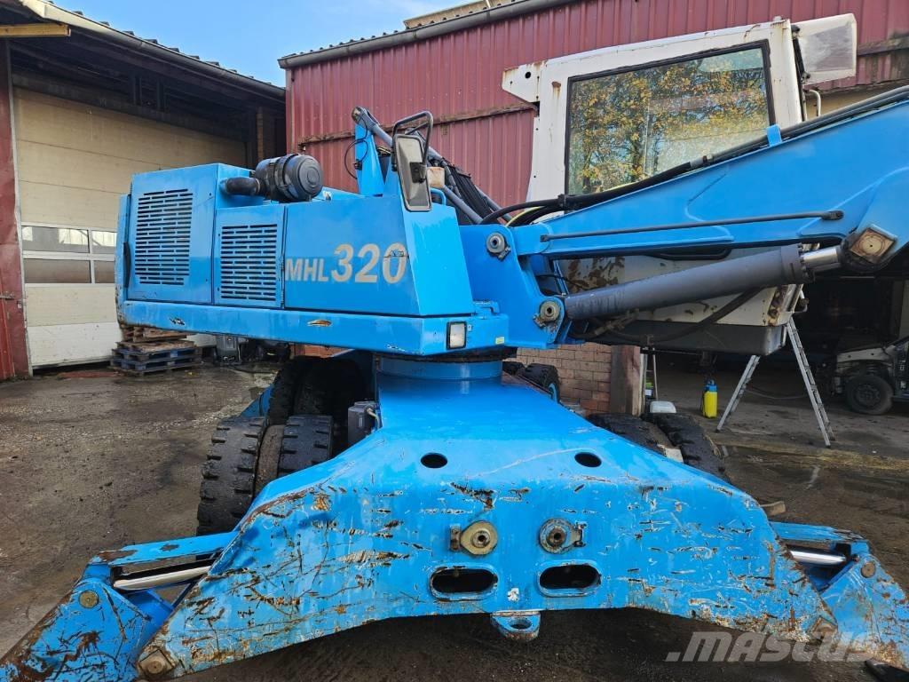 Fuchs MHL 320 D Bageri za manipuliranje materijalom / otpadom