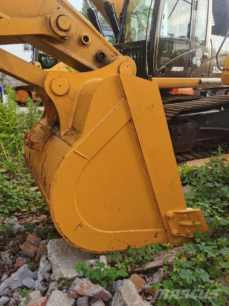 Komatsu PC 220-7 Bageri gusjeničari