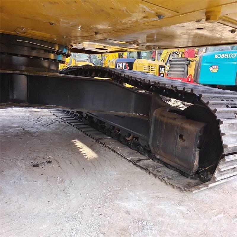 Komatsu PC 220-8 Bageri gusjeničari