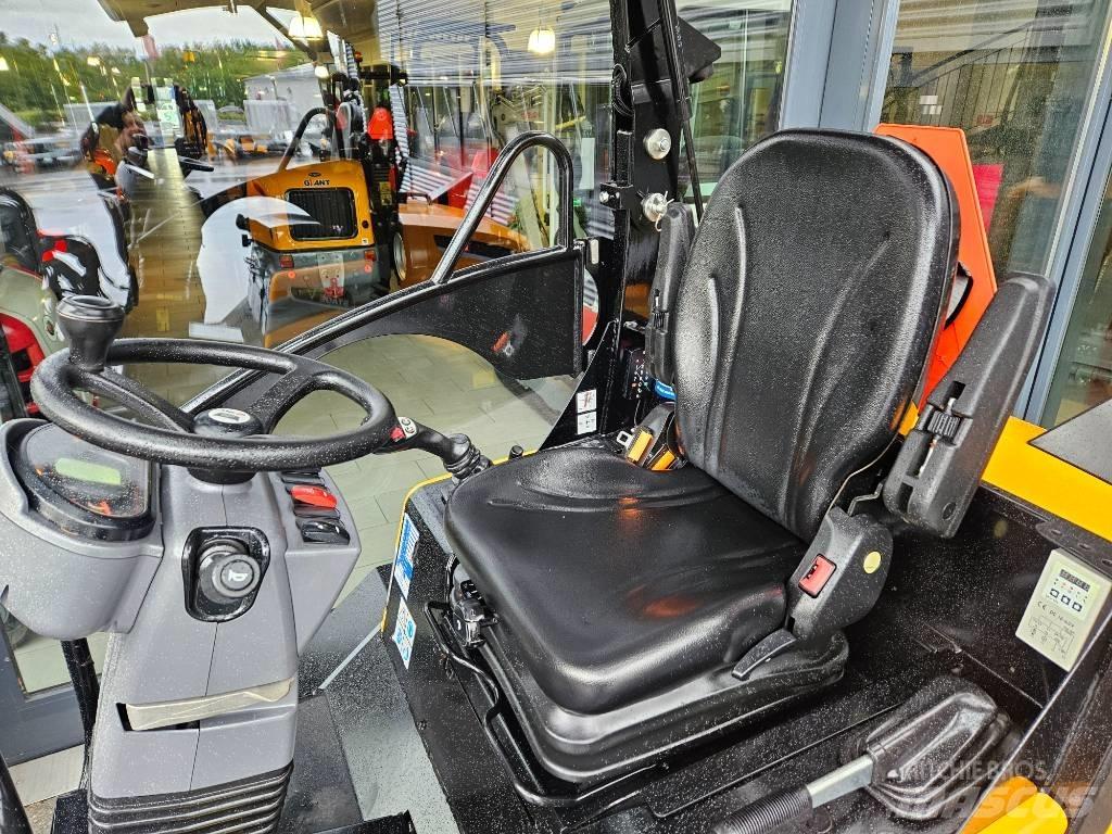 GiANT g2700hd + x-tra Mini utovarivači