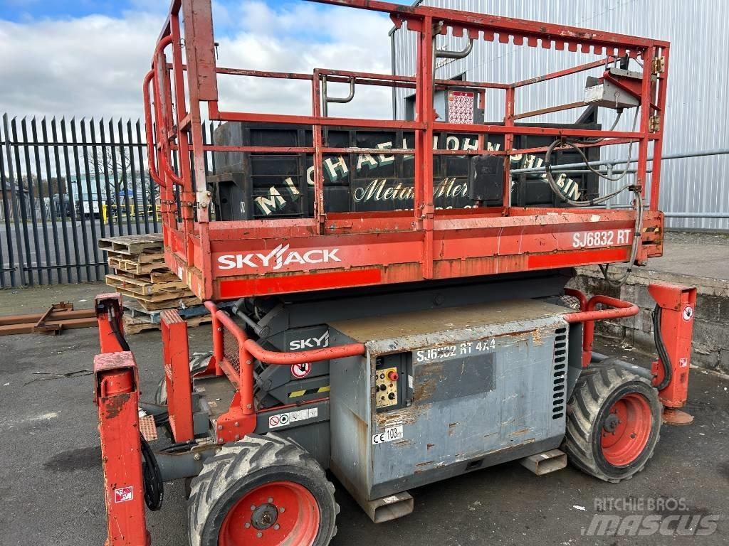 SkyJack SJ 6832 RT Škaraste platforme