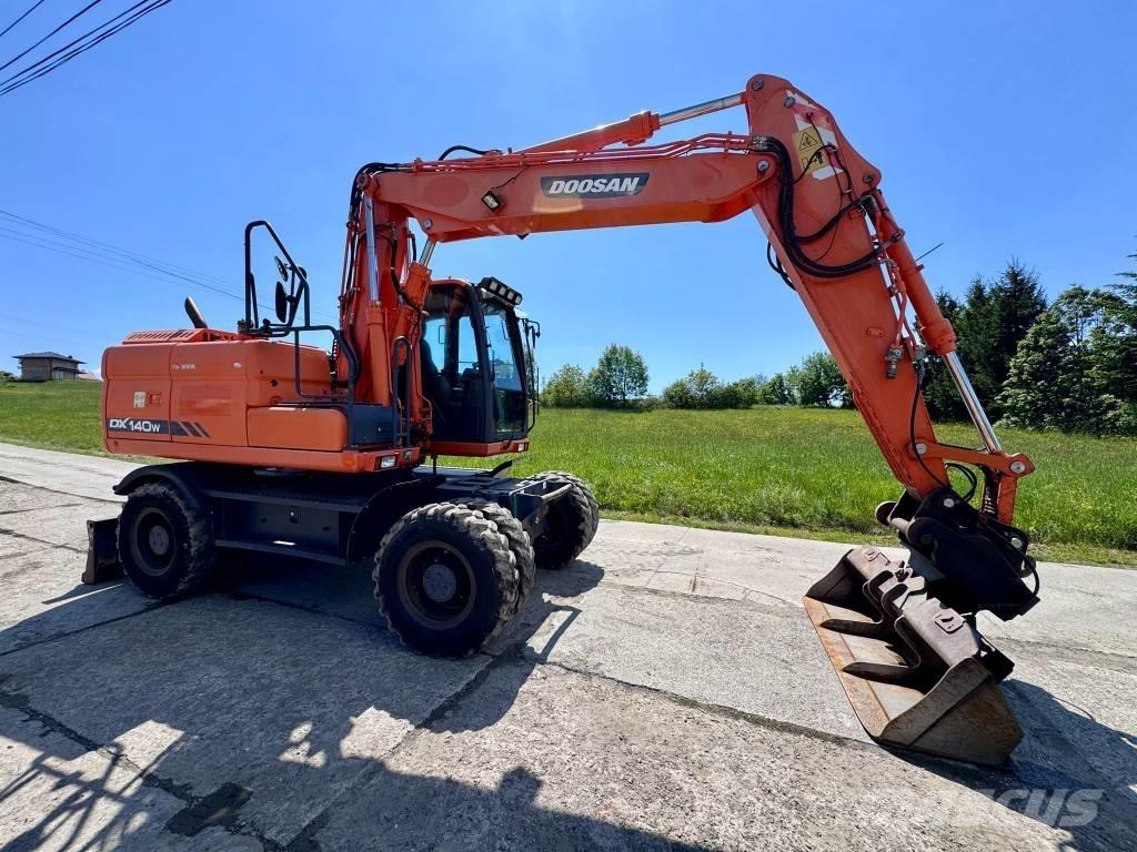 Doosan DX 140 W-3 Bageri na kotačima