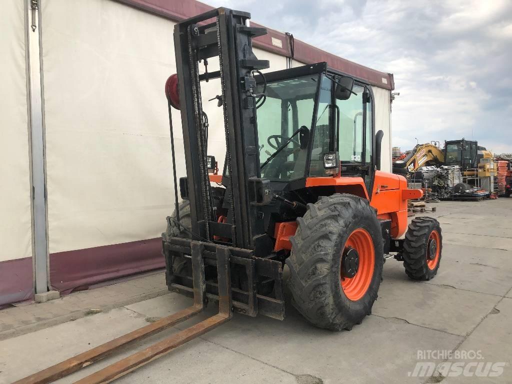 JCB 930-4 Terenski viličar