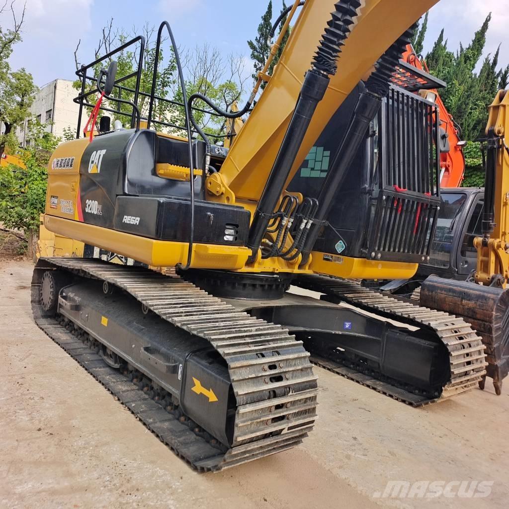 CAT 320 D2 Bageri gusjeničari