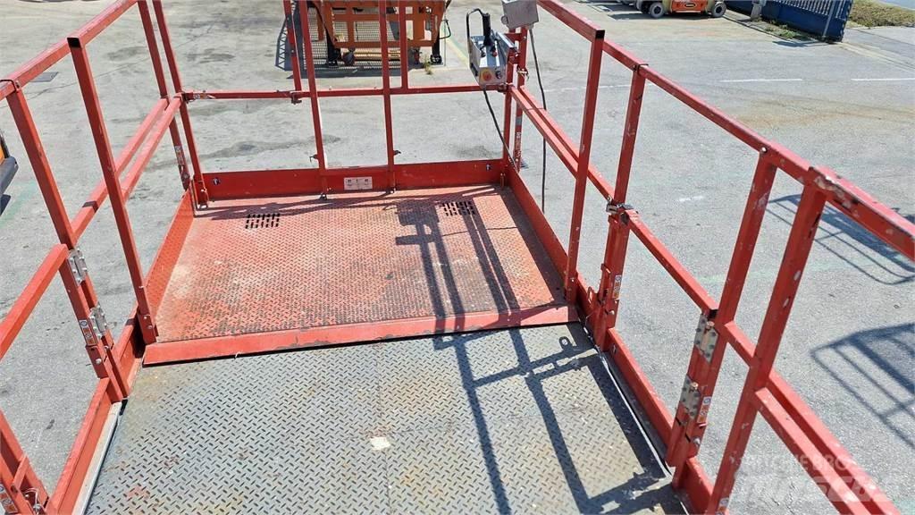 SkyJack 8841RT Škaraste platforme