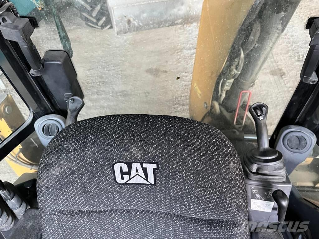 CAT 432 F 2 Utovarni rovokopači