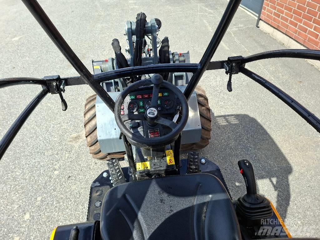 GiANT G 2300 HD Višenamjenski utovarivači