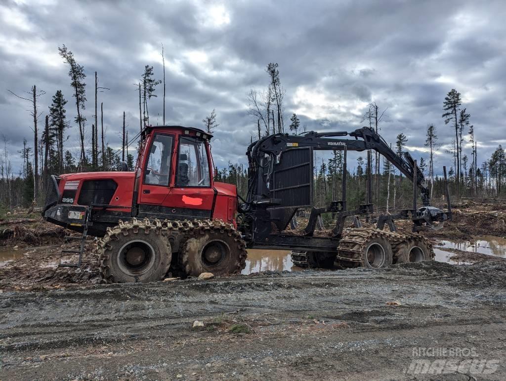 Komatsu 895 Forvarderi