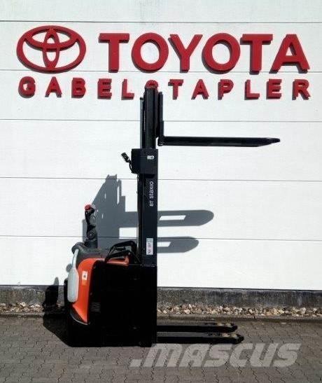 Toyota SPE140L Ručni električni viličar