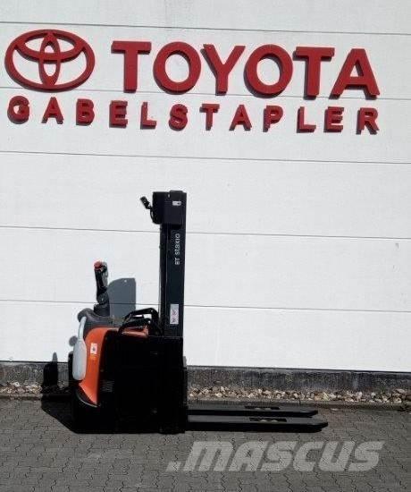 Toyota SPE140L Samopogonski ručni viličari