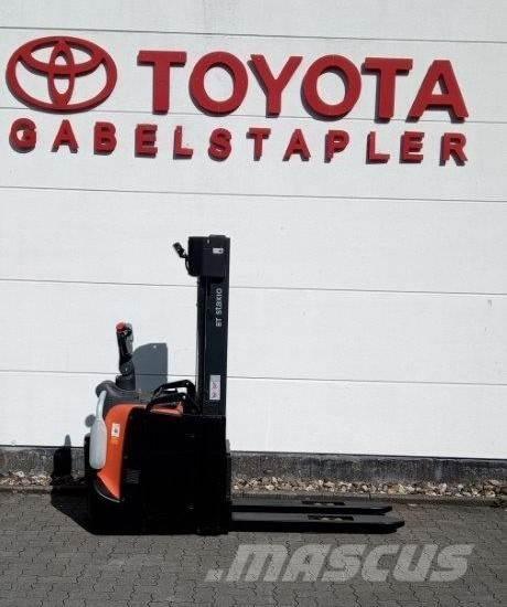 Toyota SPE140L Ručni električni viličar