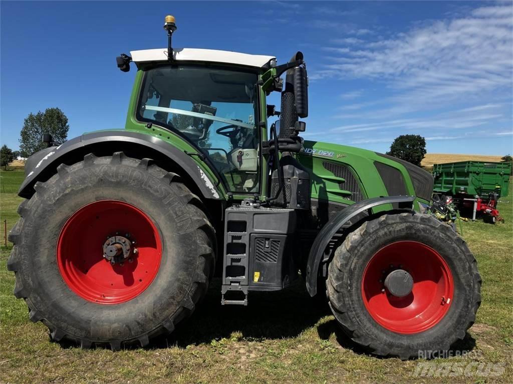 Fendt 828 Vario Traktori