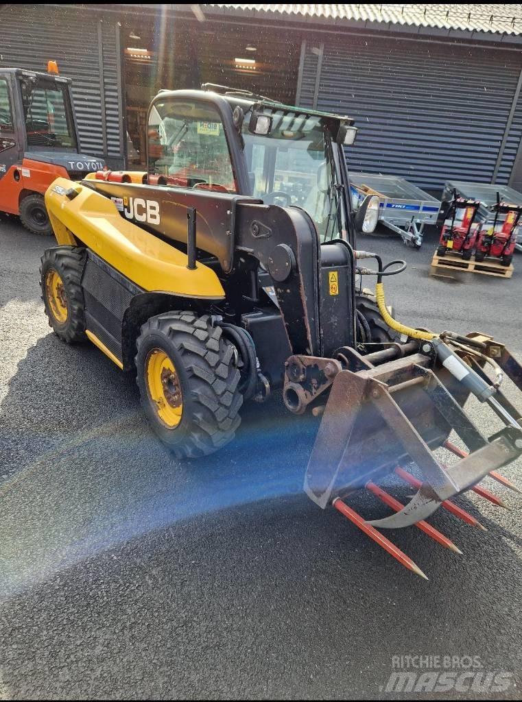 JCB 515-40 Poljoprivredni teleskopski utovarivači