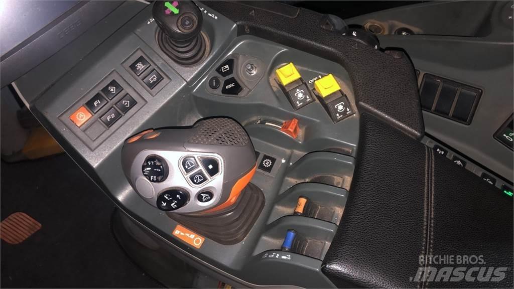 CLAAS AXION 810 Traktori