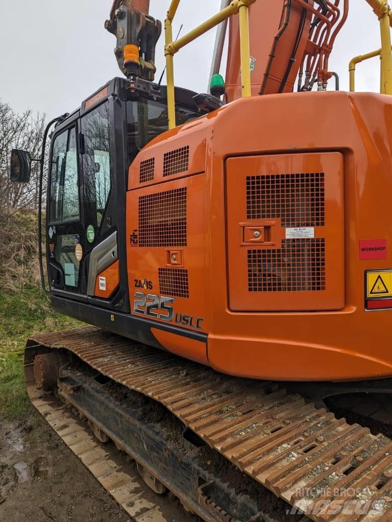 Hitachi ZX225US-7 Bageri gusjeničari