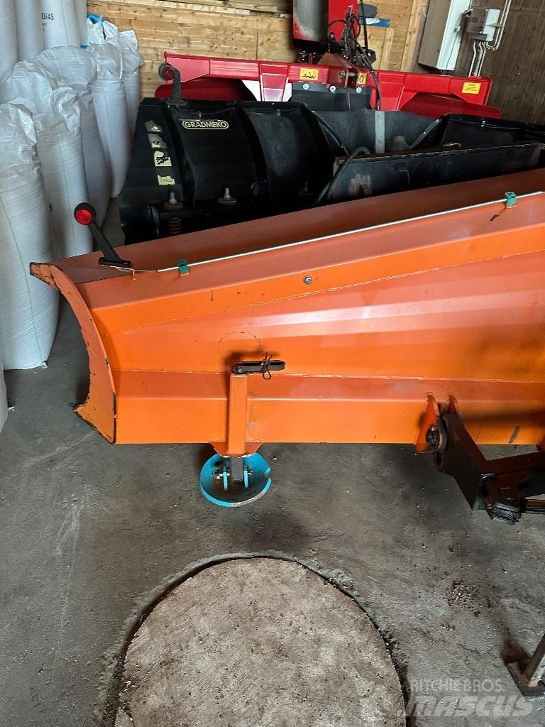 FMG AA 300 Sniježne daske i  plugovi