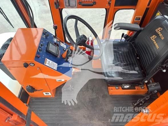 Broce RCT350 Strojevi za metenje