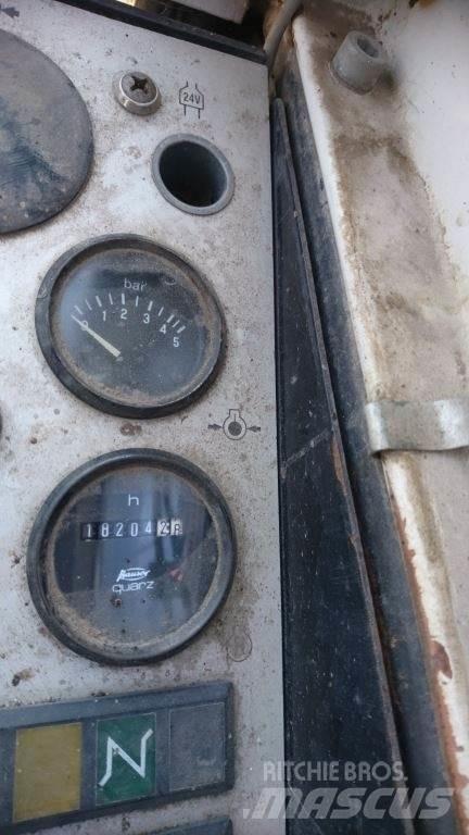 Liebherr A900 Bageri na kotačima