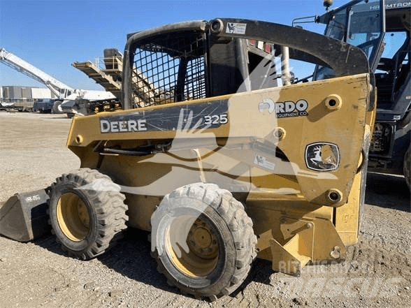 John Deere 325 Skid steer mini utovarivači
