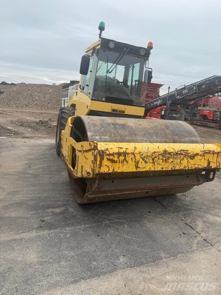 Bomag BW 213 D H-4 Valjci sa jednim bubnjem