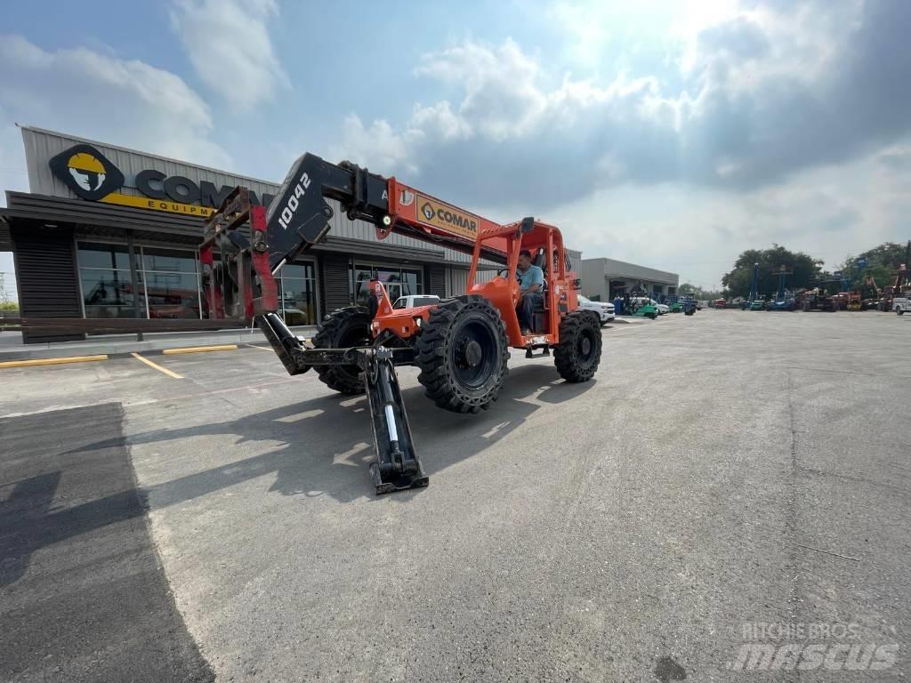 SkyTrak 10042 Bageri za manipuliranje materijalom / otpadom