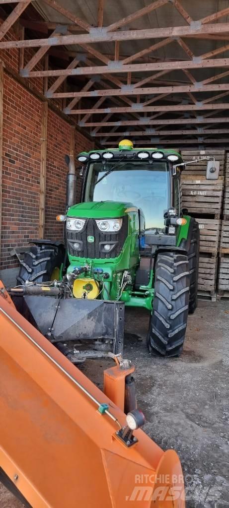 John Deere 6125 R Traktori