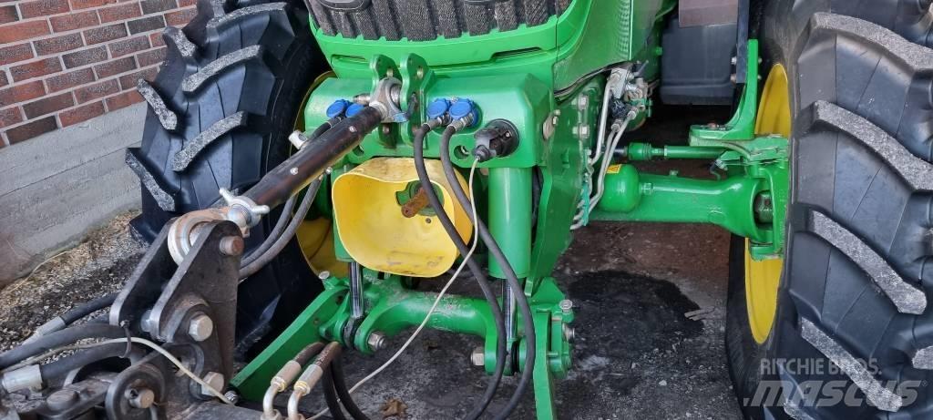 John Deere 6125 R Traktori