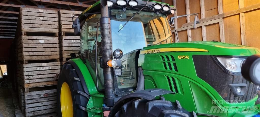 John Deere 6125 R Traktori