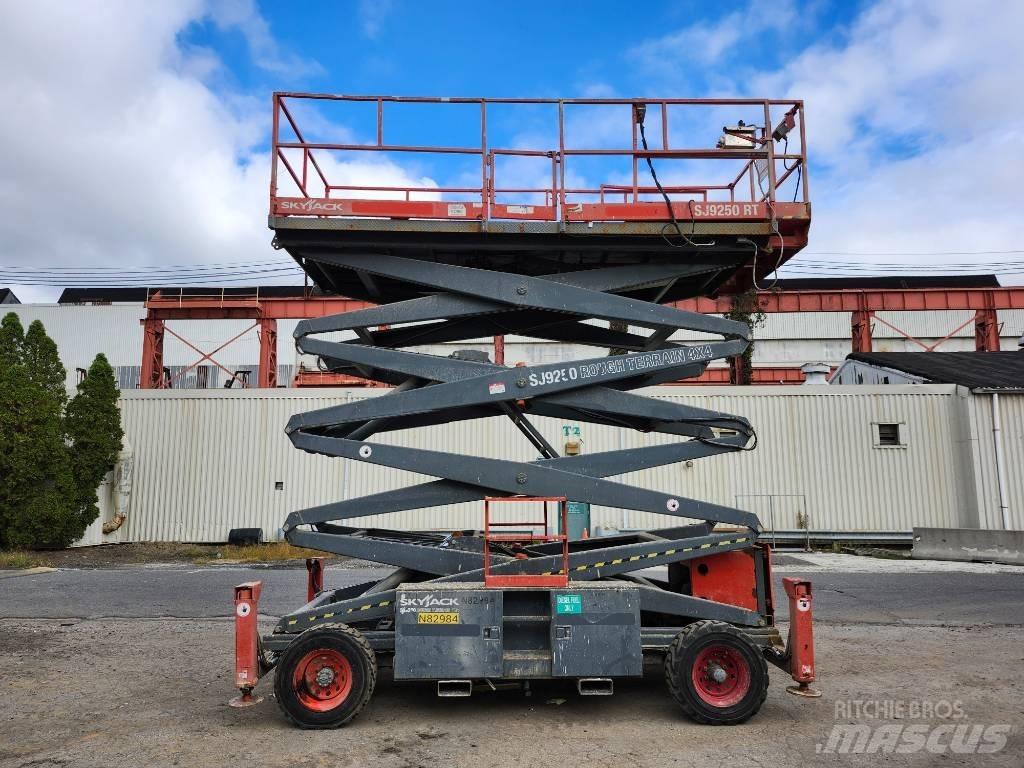 SkyJack SJ 9250 RT Škaraste platforme