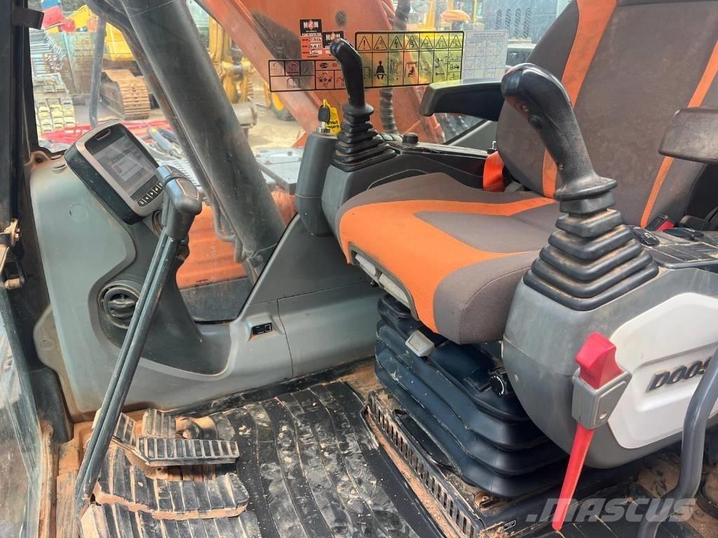 Doosan DX 140 LC Bageri gusjeničari