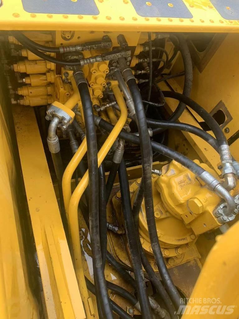 Komatsu PC 210-8 Bageri gusjeničari