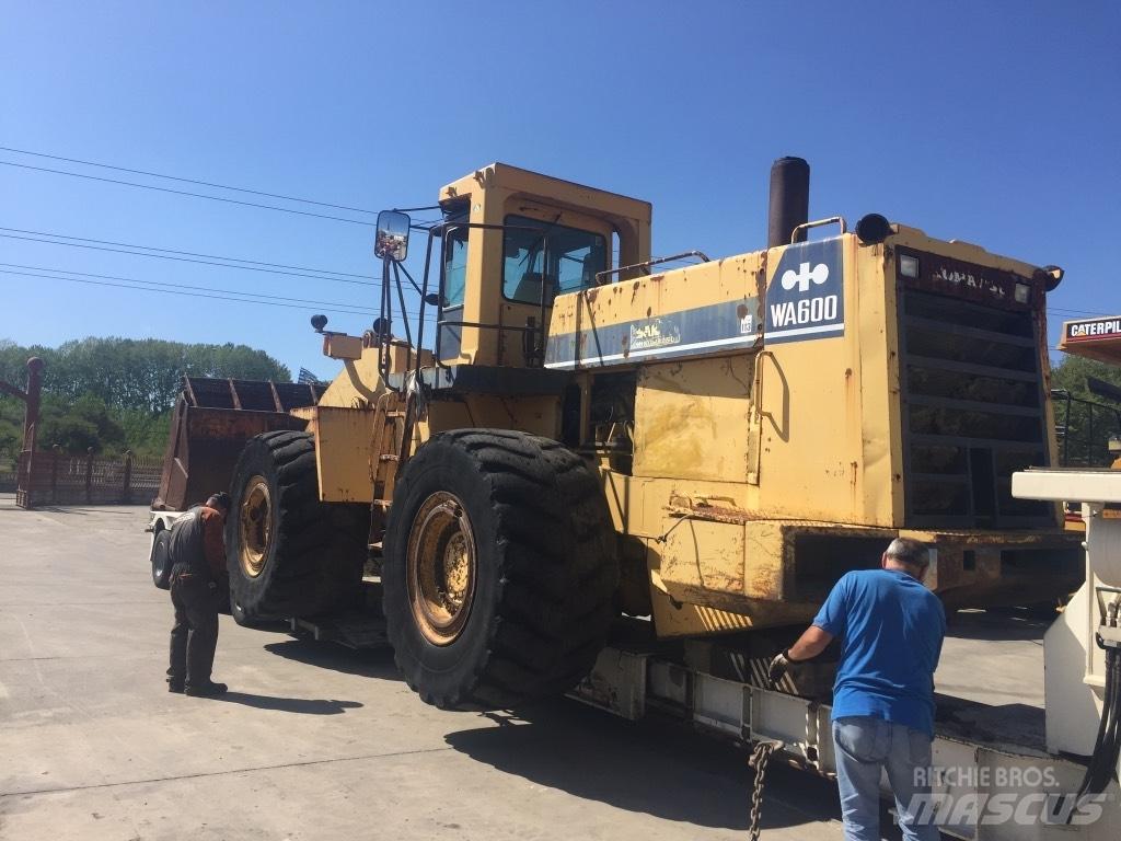 Komatsu WA600-1 Utovarivači na kotačima
