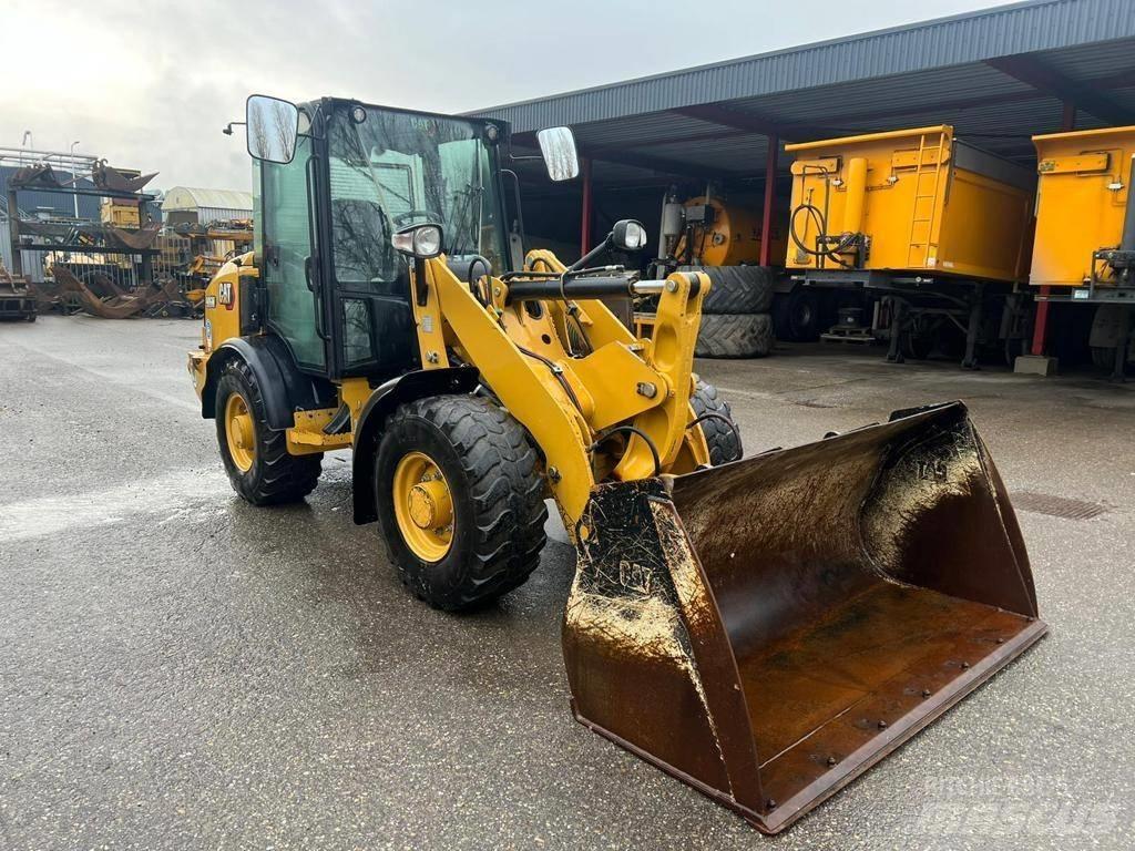 CAT 906M Utovarivači na kotačima