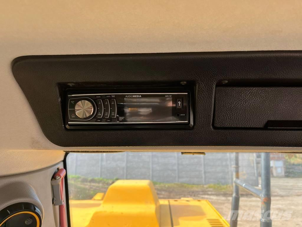 JCB 220X C 4F Bageri gusjeničari