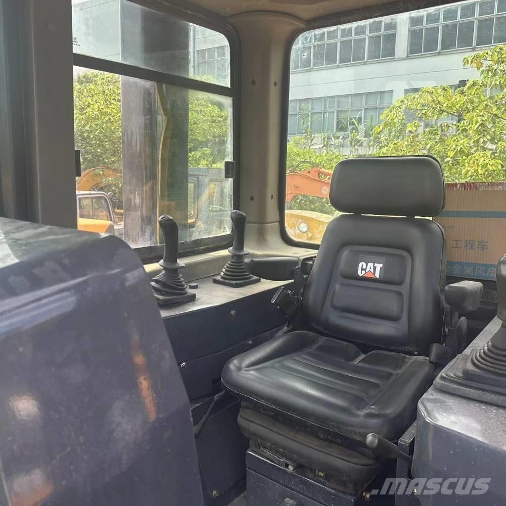 CAT D 8 R Buldožeri gusjeničari