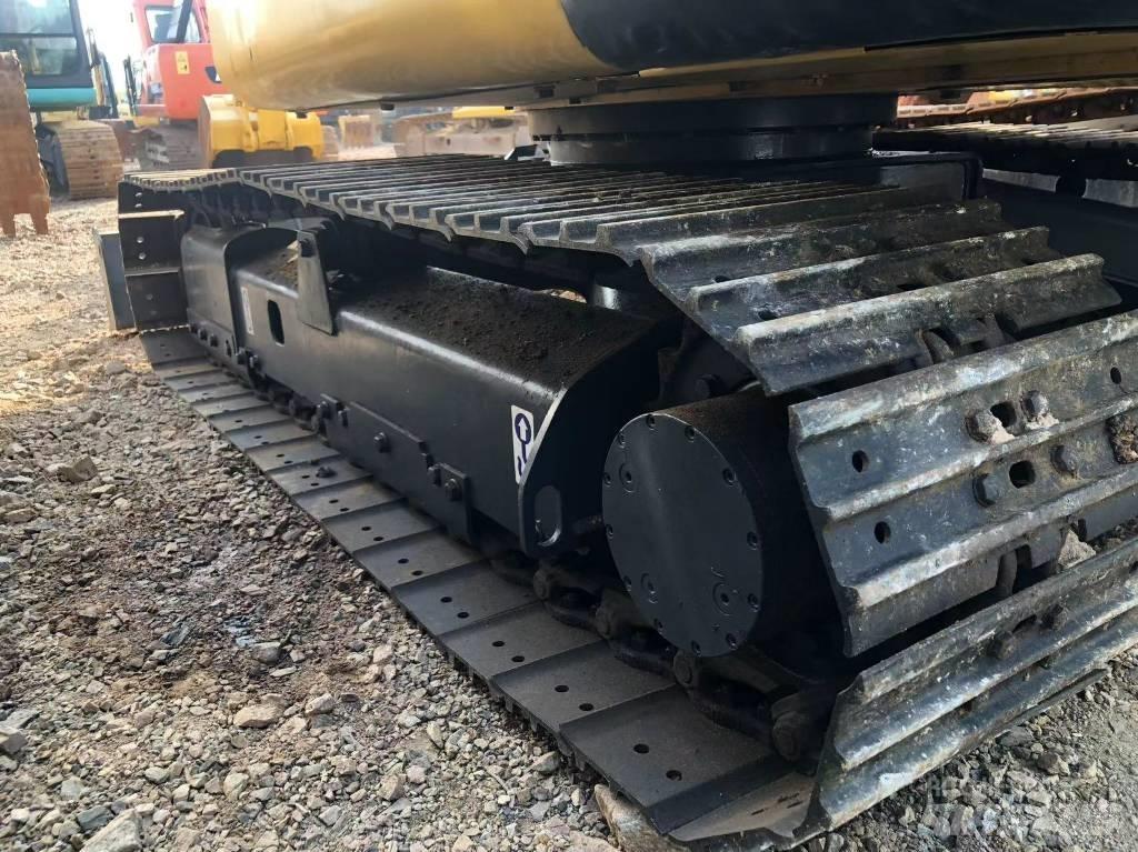 Komatsu 56-7 Bageri gusjeničari