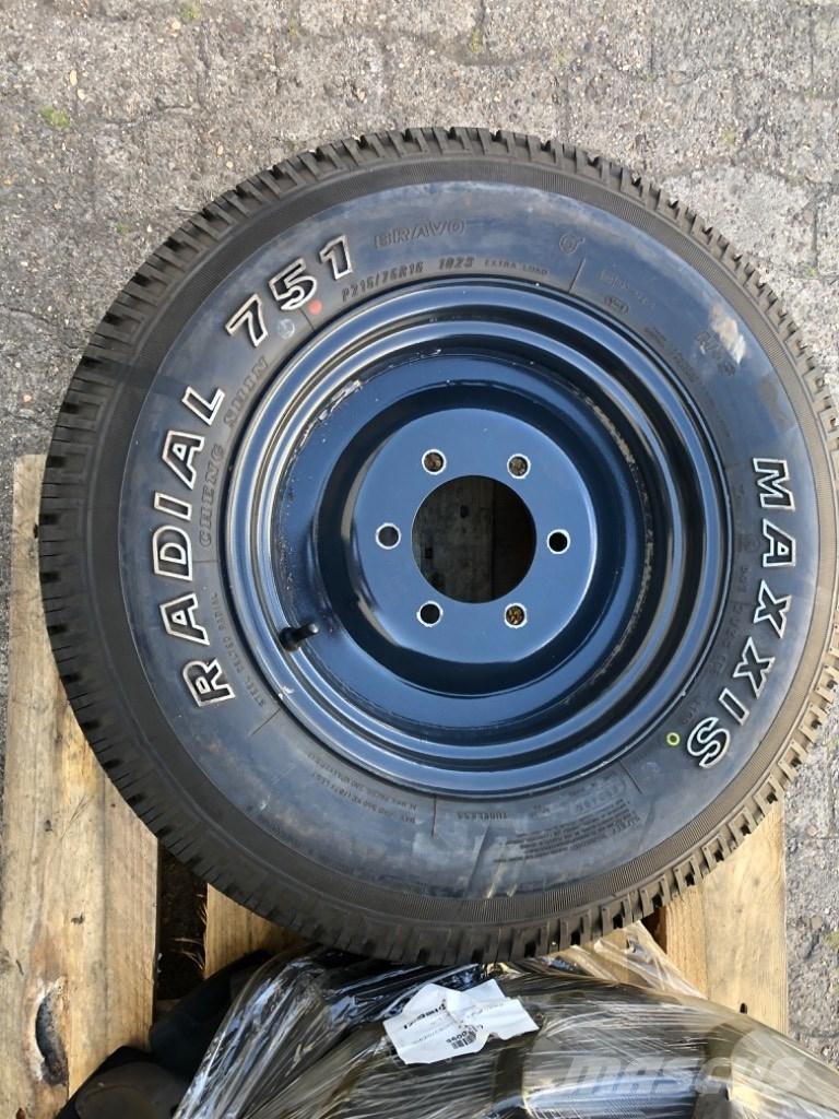  Radial 751 Kompaktni (mali) traktori