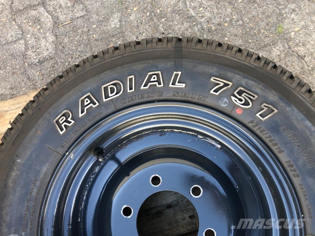  Radial 751 Kompaktni (mali) traktori