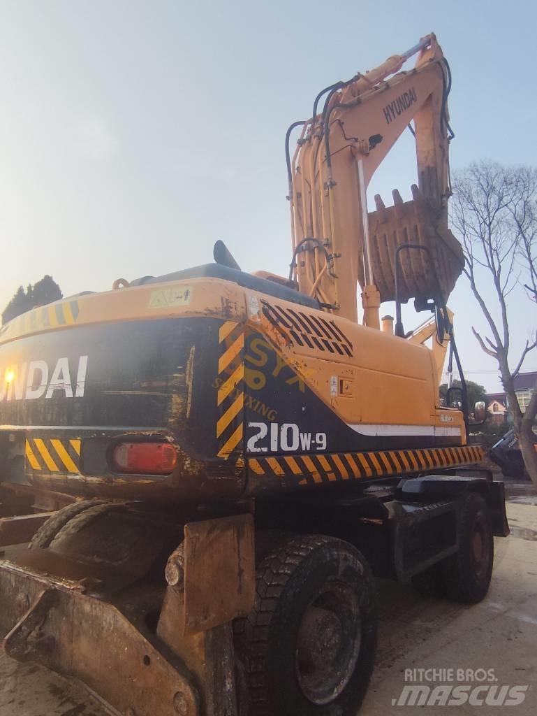 Hyundai 210W-9 Bageri na kotačima
