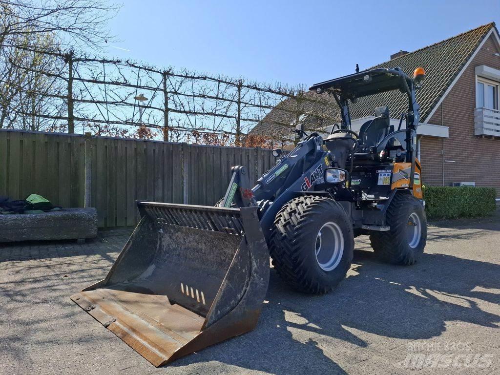 GiANT G2500 Prednji utovarivači i bageri