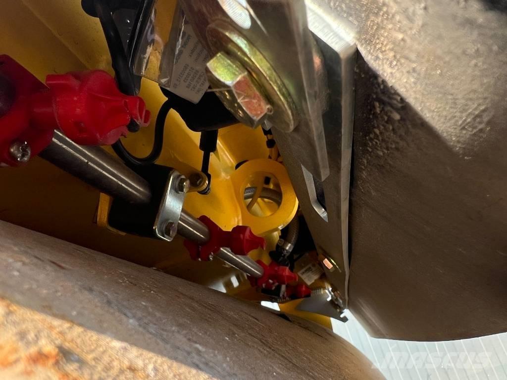 Bomag BW100 AD-5 Valjci sa dvojnim bubnjem